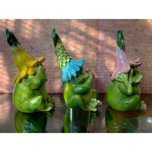 Set of 3 Spring/Summer Frog Figurines - Picture 8 of 9